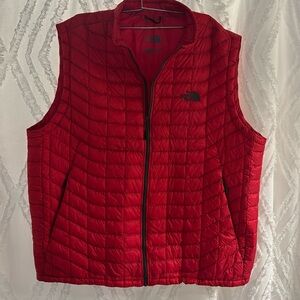 The North Face Red XxL Thermoball vest